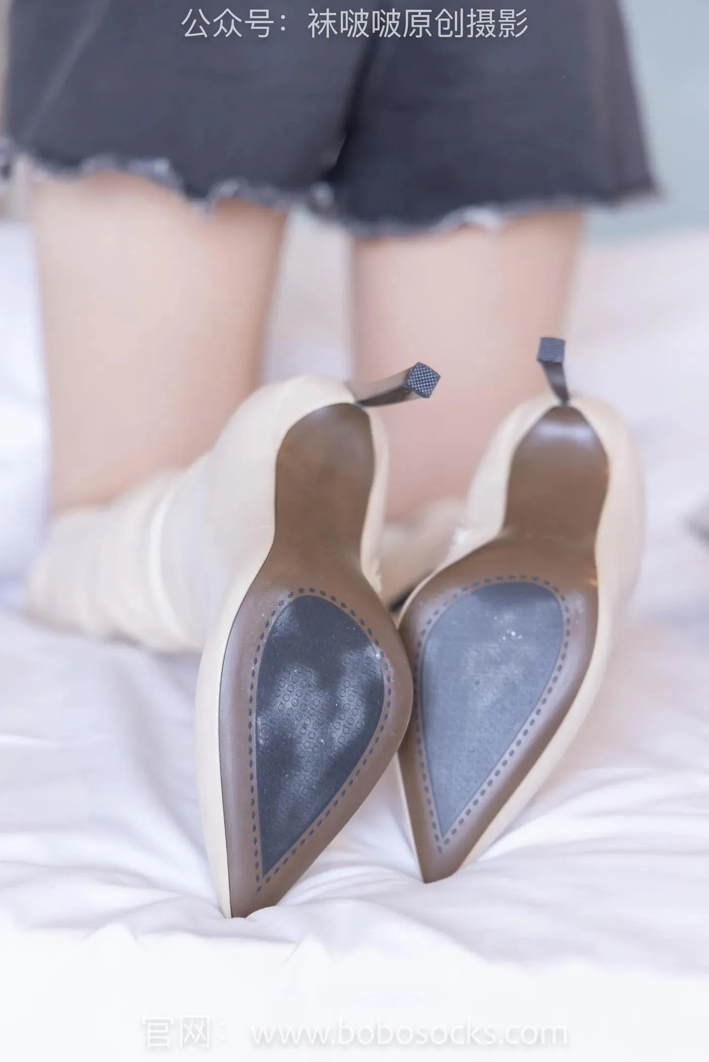 [BoBoSocks袜啵啵]NO.136 小甜豆-高跟长靴、白棉袜、裸足 [200P]插图1